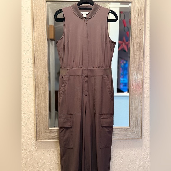 Athleta Brooklyn Sleeveless ZipUp Utility Jumpsuit In Shale Women’s Size 8 Comfy - Picture 4 of 10